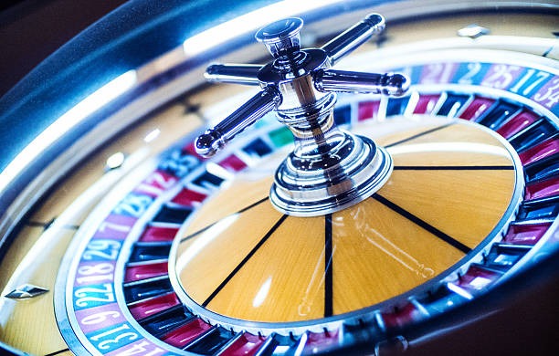 Sic Bo Dadu live dealer table at nilaitoto showing three dice and betting layout